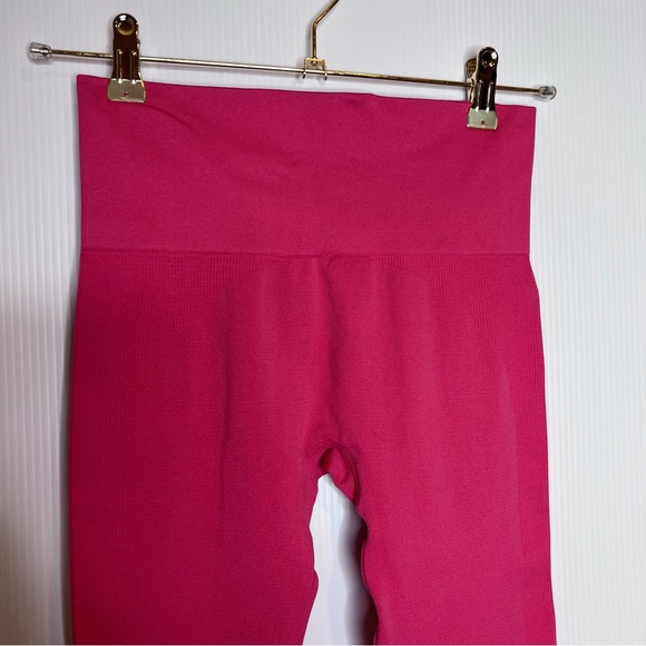 SET ACTIVE SculptFlex Leggings in Hot Pink. Size Small - Picture 5 of 7